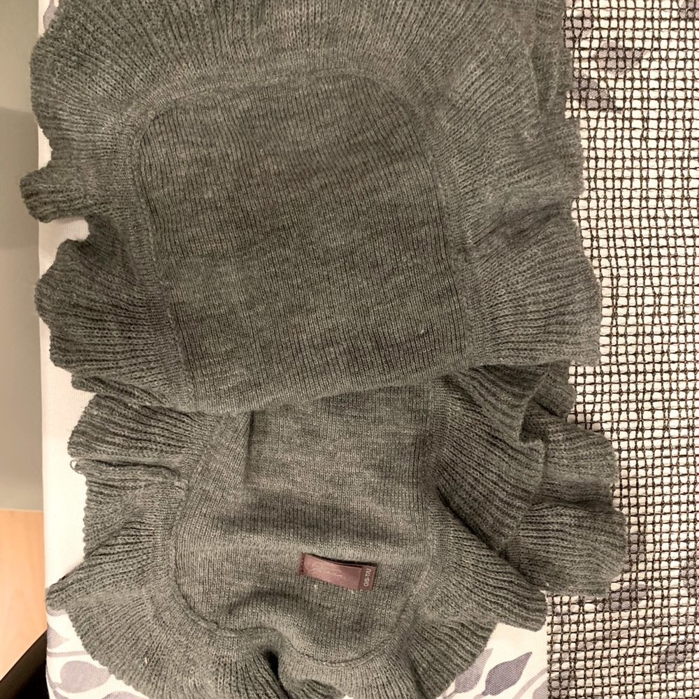 Jessica grey frilled knit scarf excellent condition